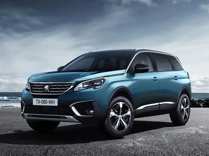 Peugeot рассекретил семиместный кроссовер