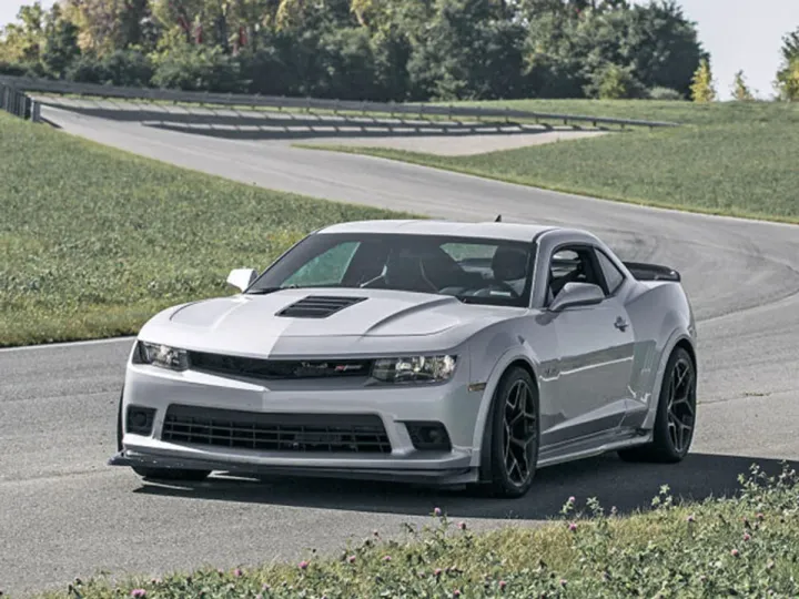 Chevrolet Camaro "побил" Porsche 911
