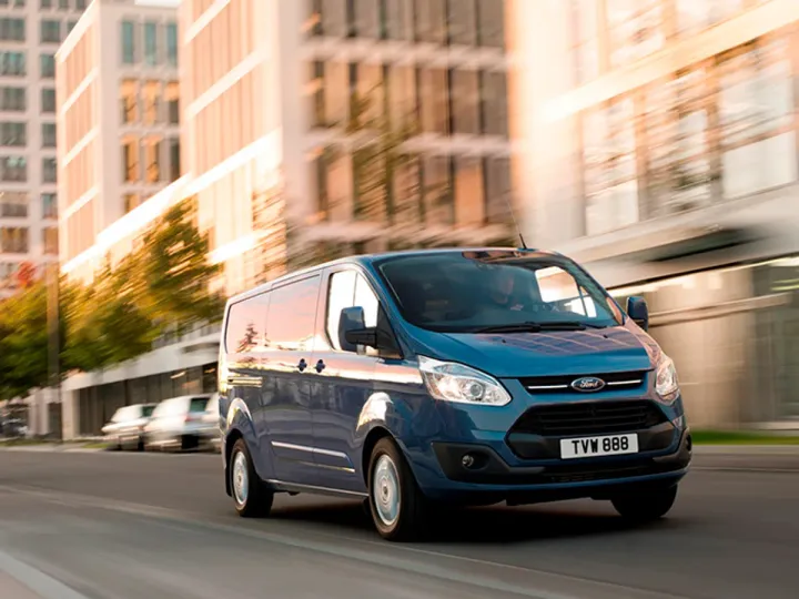 В России начались продажи фургона Ford Transit Custom