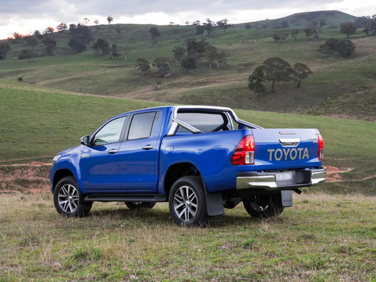 Toyota объявила российские цены на новый Hilux