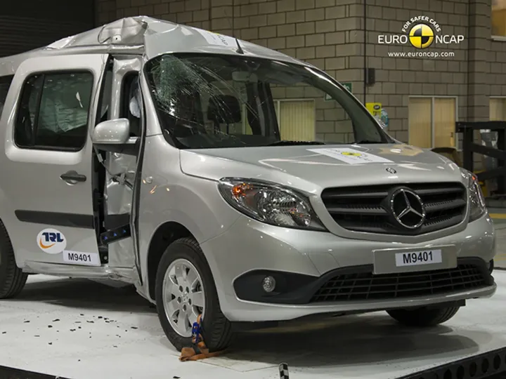 Назван самый опасный Mercedes-Benz