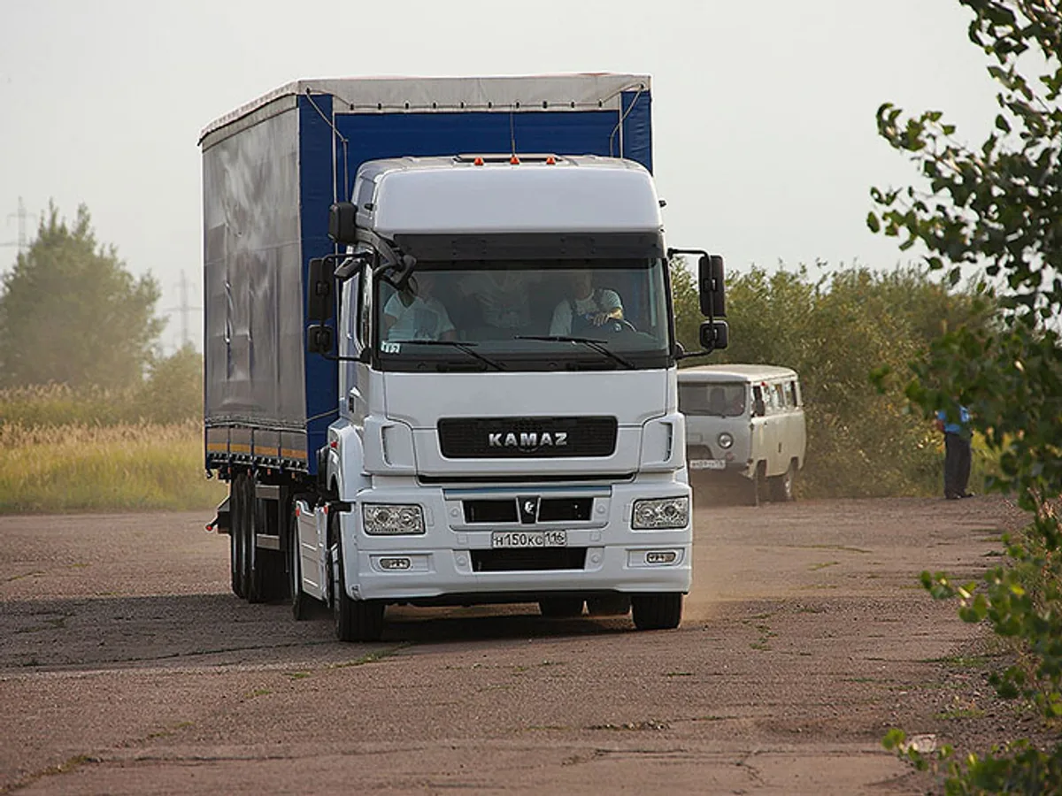 КАМАЗ начинает выпуск тягачей с кабиной Mercedes