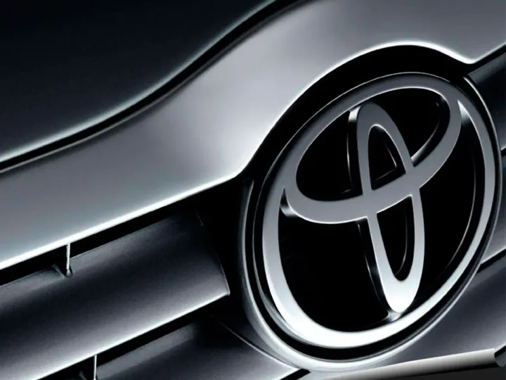Toyota Land Cruiser 300 2025 впервые показали изнутри: что в нем особенного