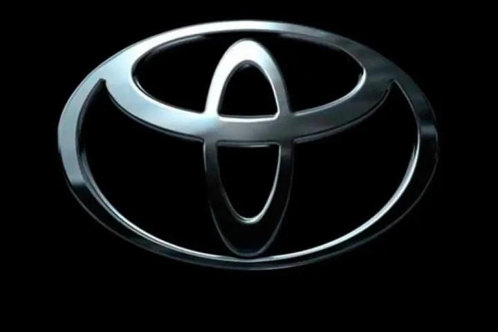 Прошла премьера внедорожника Toyota Land Cruiser 70 с «механикой»