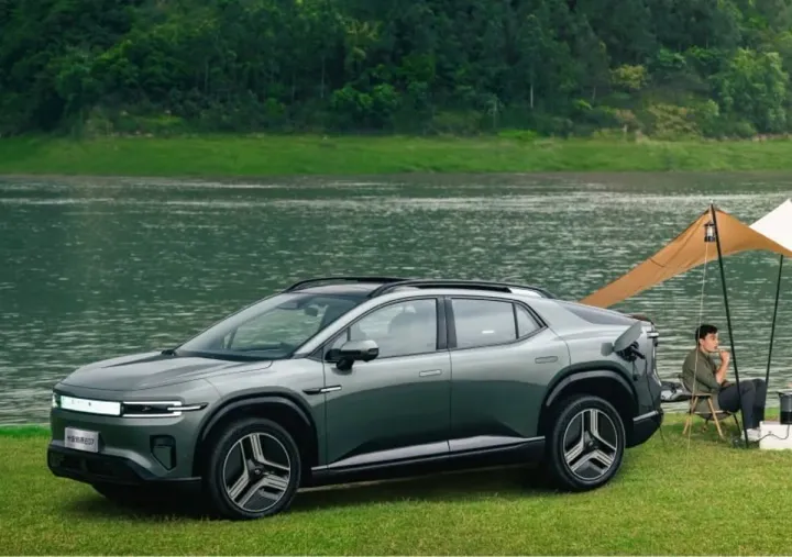 В КНР начались продажи нового кроссовера-трансформера Changan Nevo E07