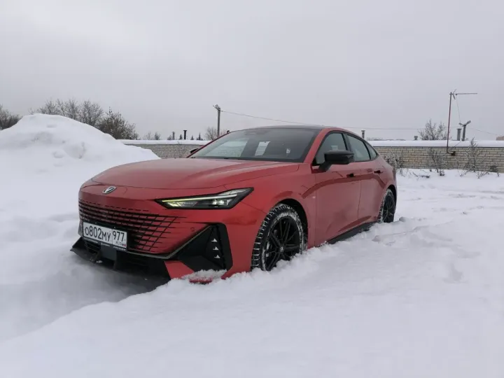 Зимний тест Changan Uni-V: справился ли китайский лифтбек с русскими морозами?