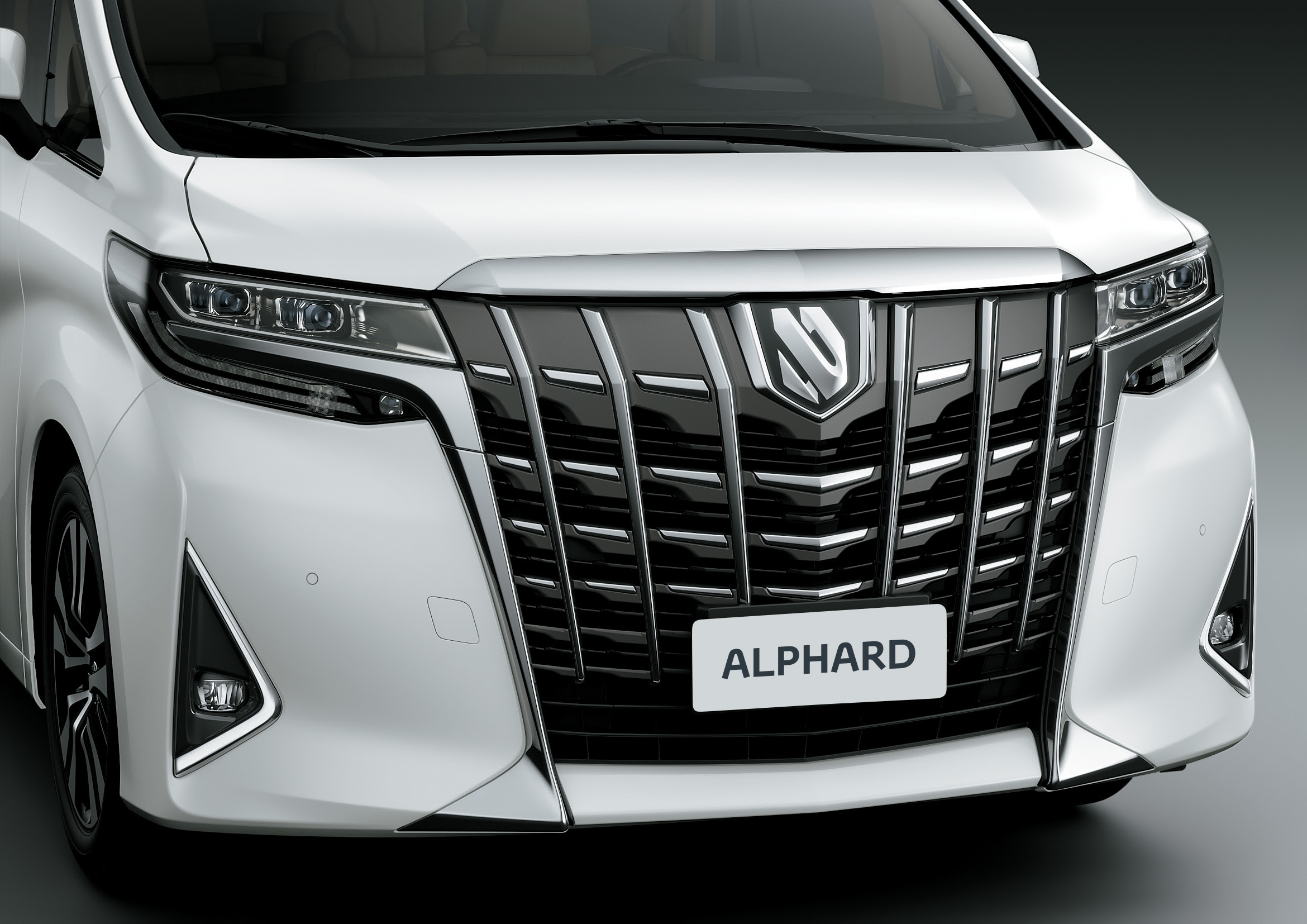 Toyota обновила бизнес-вэн Alphard