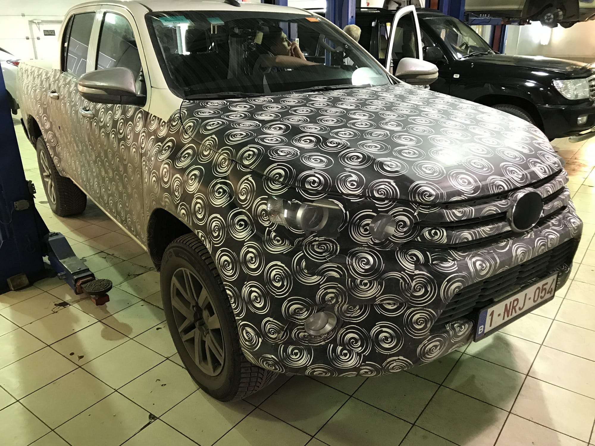 В Москве в объектив попал новый Toyota Hilux