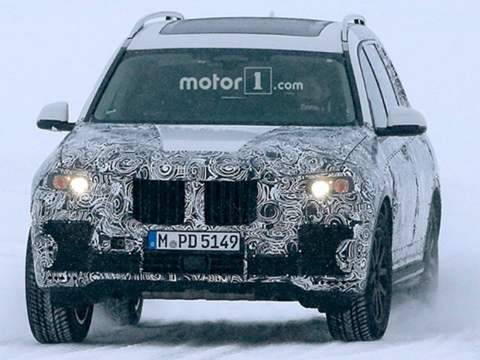 Фотошпионы заметили на тестах BMW X7