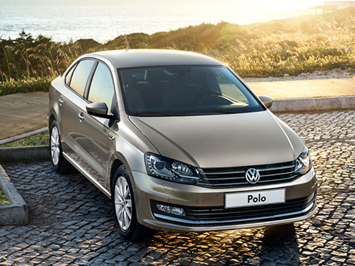 Седан Volkswagen Polo получил новый двигатель и опции