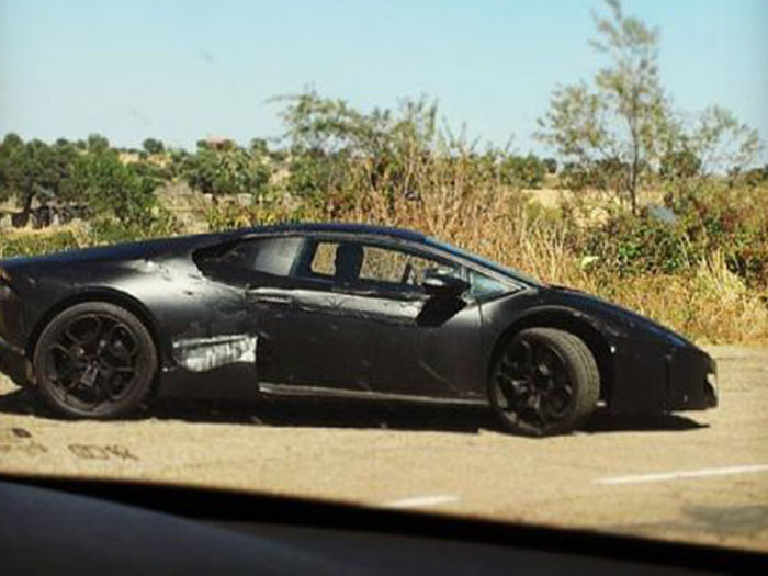 Преемник Lamborghini Gallardo выехал на дороги