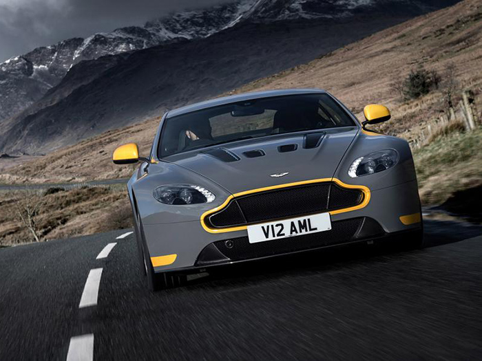 Aston Martin V12 Vantage S получил механическую коробку передач