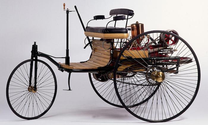 Реплика первого автомобиля Benz Patent Motorwagen выставлена на продажу.