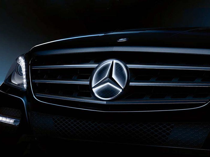 Mercedes-Benz придумал светящуюся эмблему
