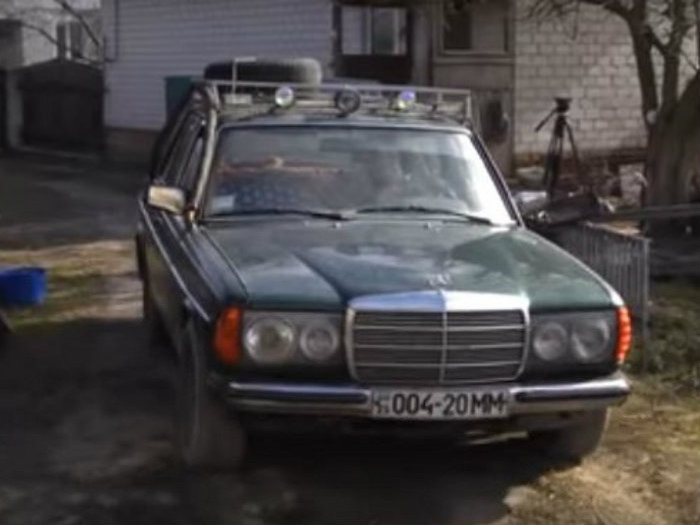 Пенсионер из Украины создал Mercedes-Benz, работающий на дровах