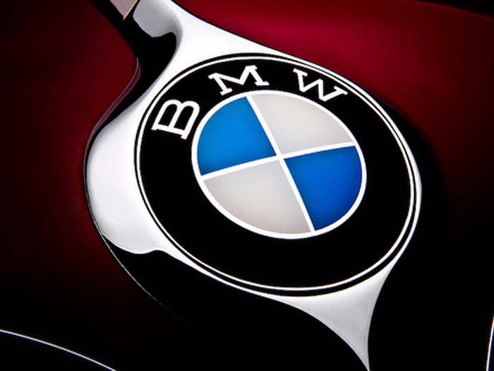 BMW покажет свой новый переднеприводный автомобиль