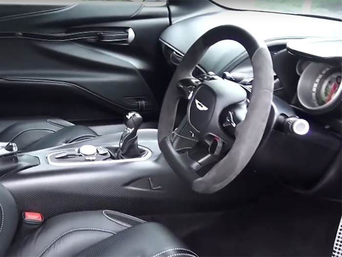 Интерьер нового Aston Martin Джеймса Бонда показали на видео