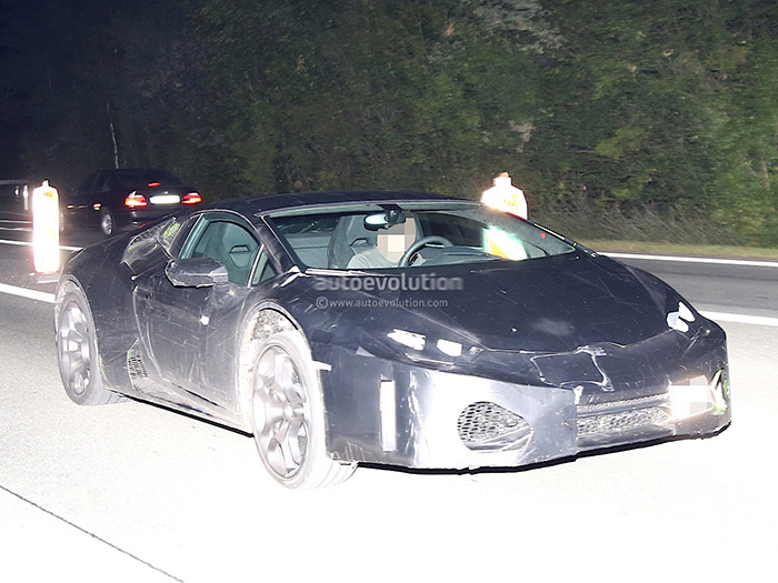 Lamborghini Cabrera тестируют под покровом ночи 