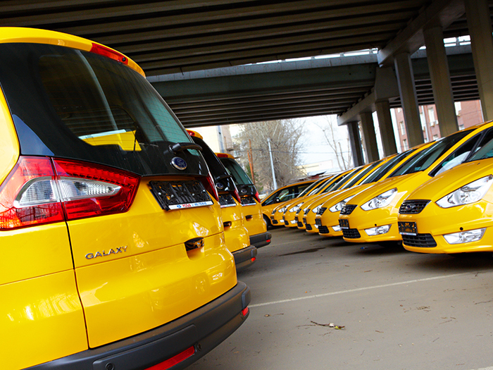 Московских таксистов штрафуют за «выделенки»
