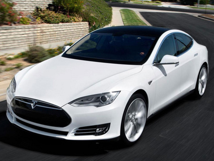 Tesla может представить полностью автономный автомобиль через два года