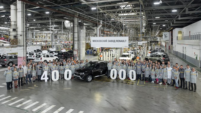 С конвейера московского завода Renault сошел 400-тысячный внедорожник Renault Duster;