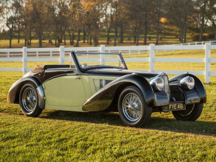 В США раритетный Bugatti продали за 7,7 млн долларов