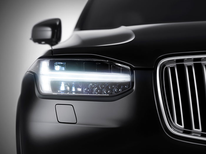 Volvo показала «лицо» нового XC90
