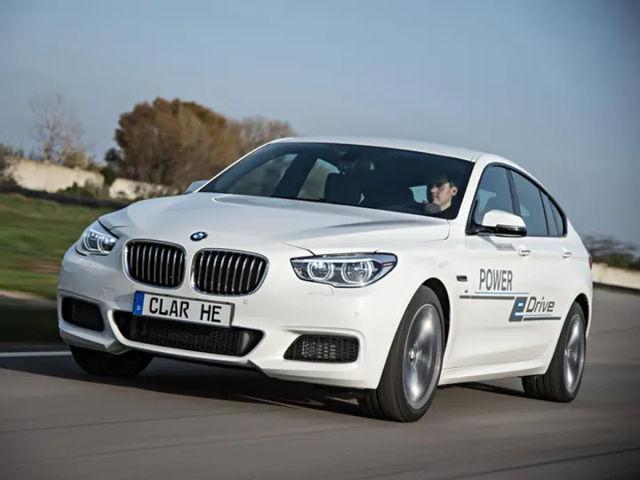 BMW сосредоточится на гибридных технологиях