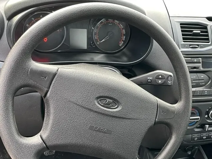 Avtograd News: АвтоВАЗ возобновил производство Lada Granta с центральным замком