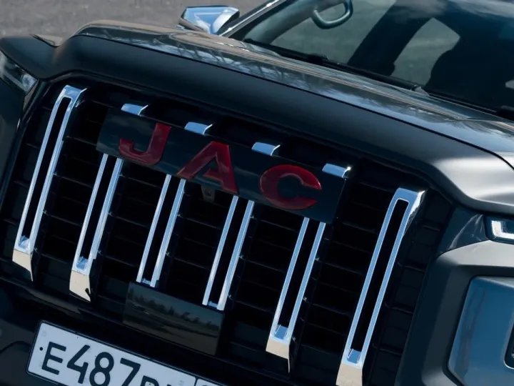 «Автостат»: россияне бросились скупать пикапы