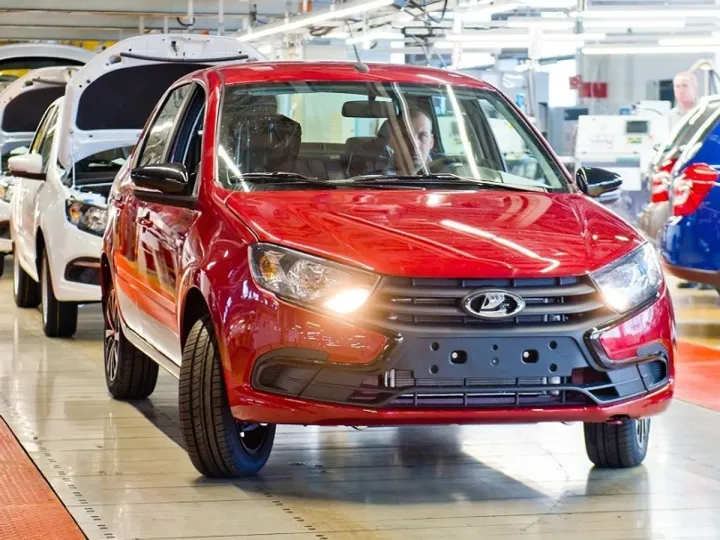 АвтоВАЗ: Lada в Белоруссии продаются дешевле, чем в РФ, по многим причинам