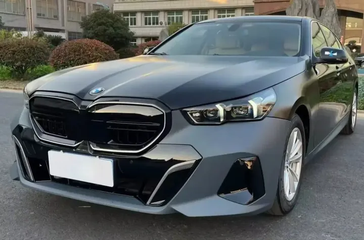 Baza: BMW никуда не уходил из России