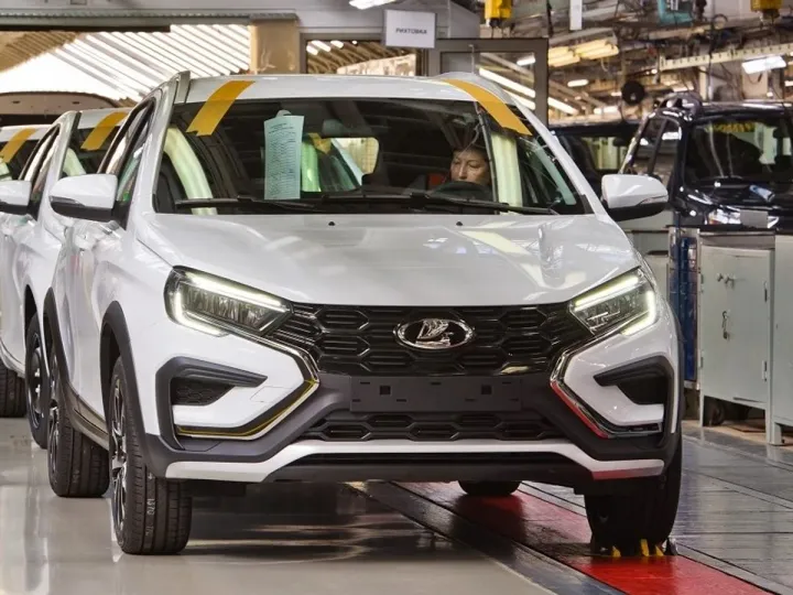 Дилеры продают Lada Vesta с вариатором на 300 тысяч рублей ниже РРЦ