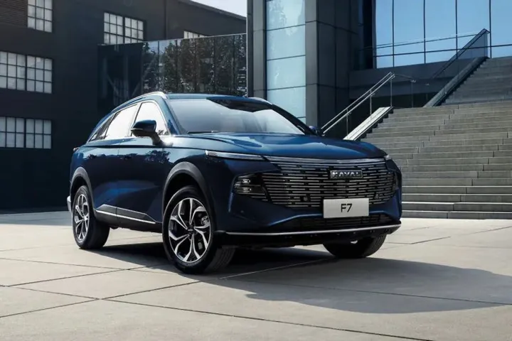 Haval представил в РФ новый кроссовер F7 с сервисами «Яндекса»