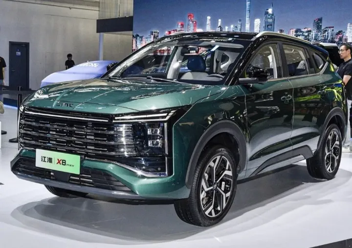 «Москвич» покажет новый семиместный кроссовер 1 августа