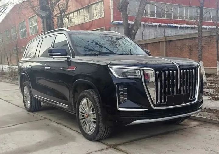 На ПМЭФ представили бронированный внедорожник Hongqi LS7