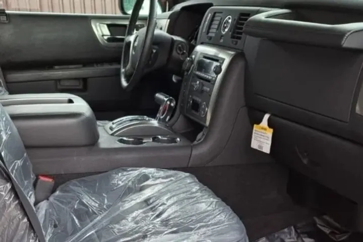 На продажу выставили Hummer с вышкой для автоматчика: авто сняли на фото