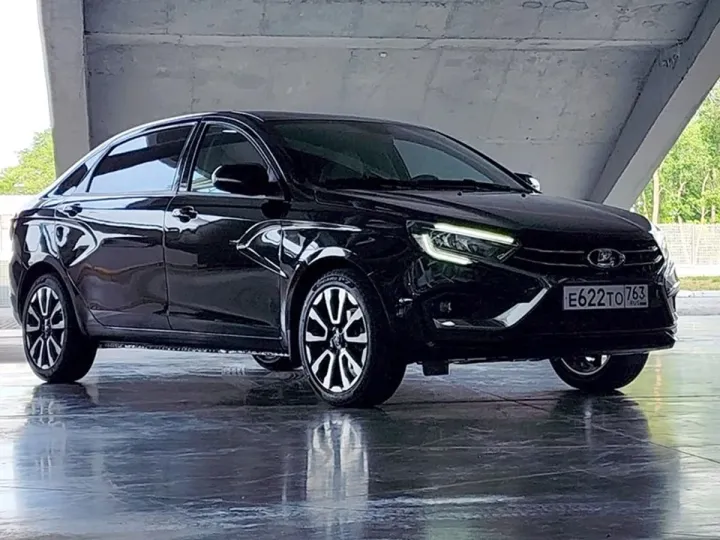 Начались продажи седана Lada Aura в ОАЭ: цена удивила
