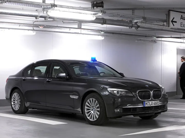Московские чиновники решили арендовать автомобиль за 6,1 млн руб. в год