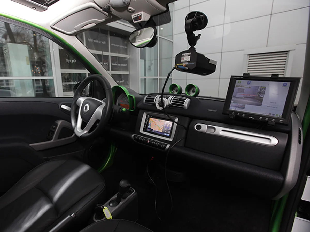 За нарушителями парковки будет следить электрический smart