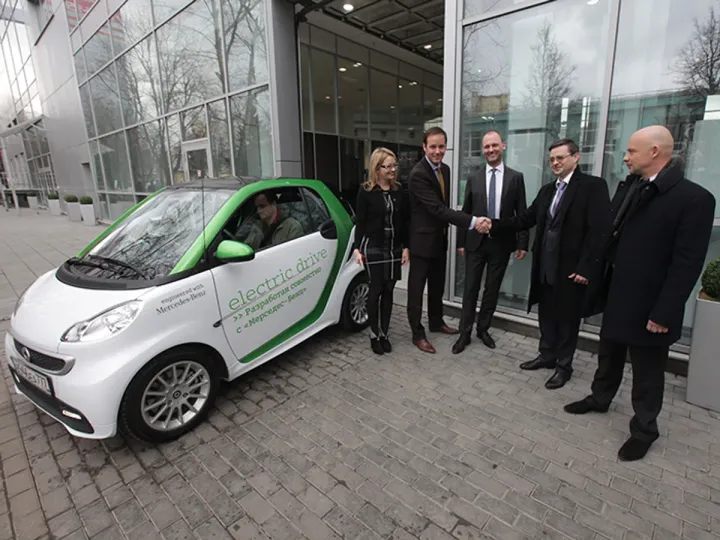 За нарушителями парковки будет следить электрический smart