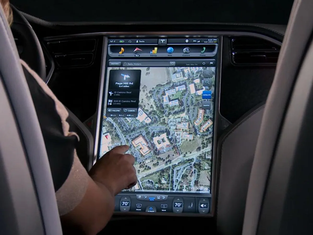 Электронику Tesla защитят хакеры