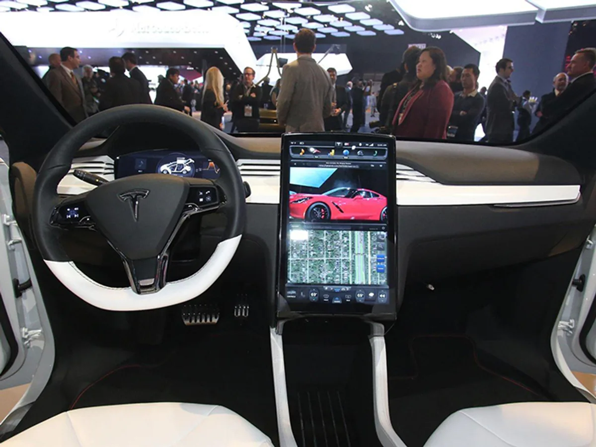 02.jpg Выход кроссовера Tesla откладывается