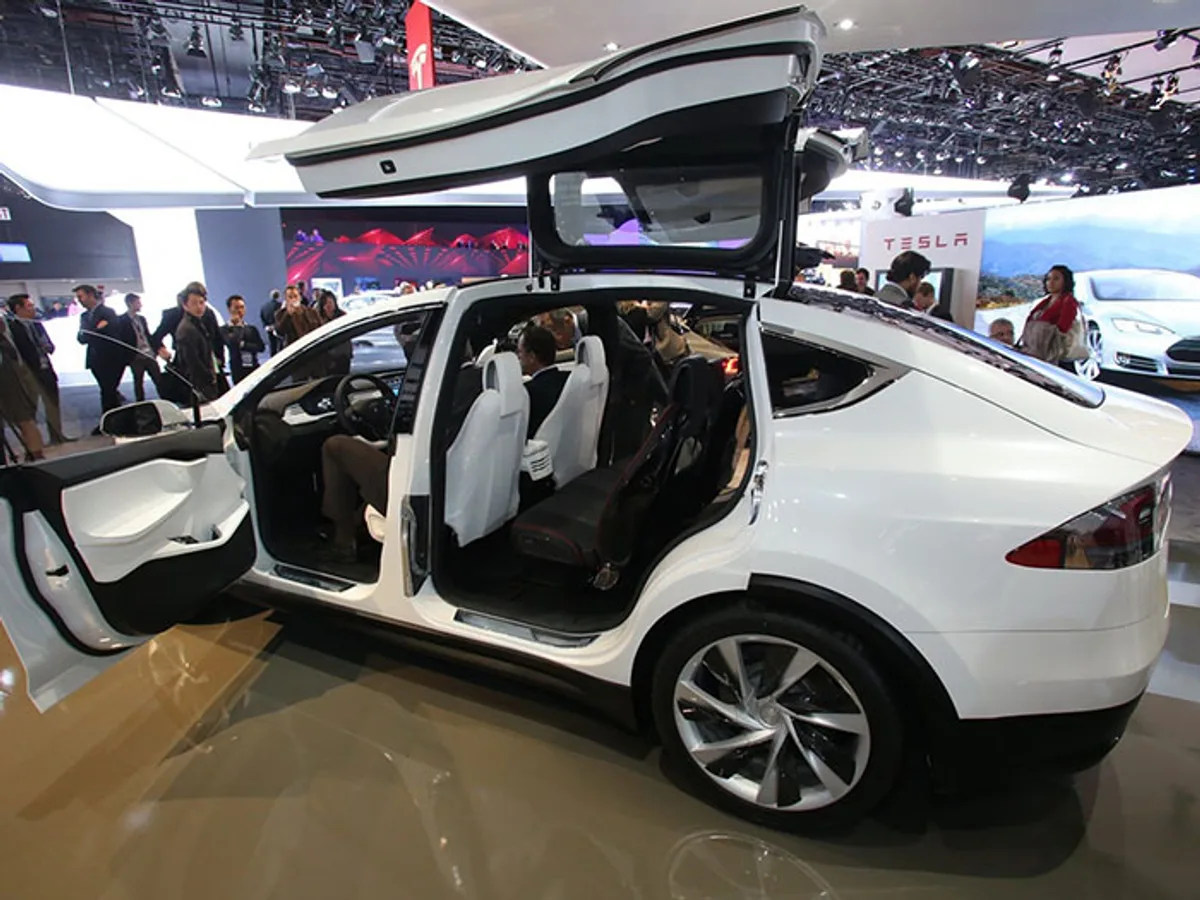 00.jpg Выход кроссовера Tesla откладывается