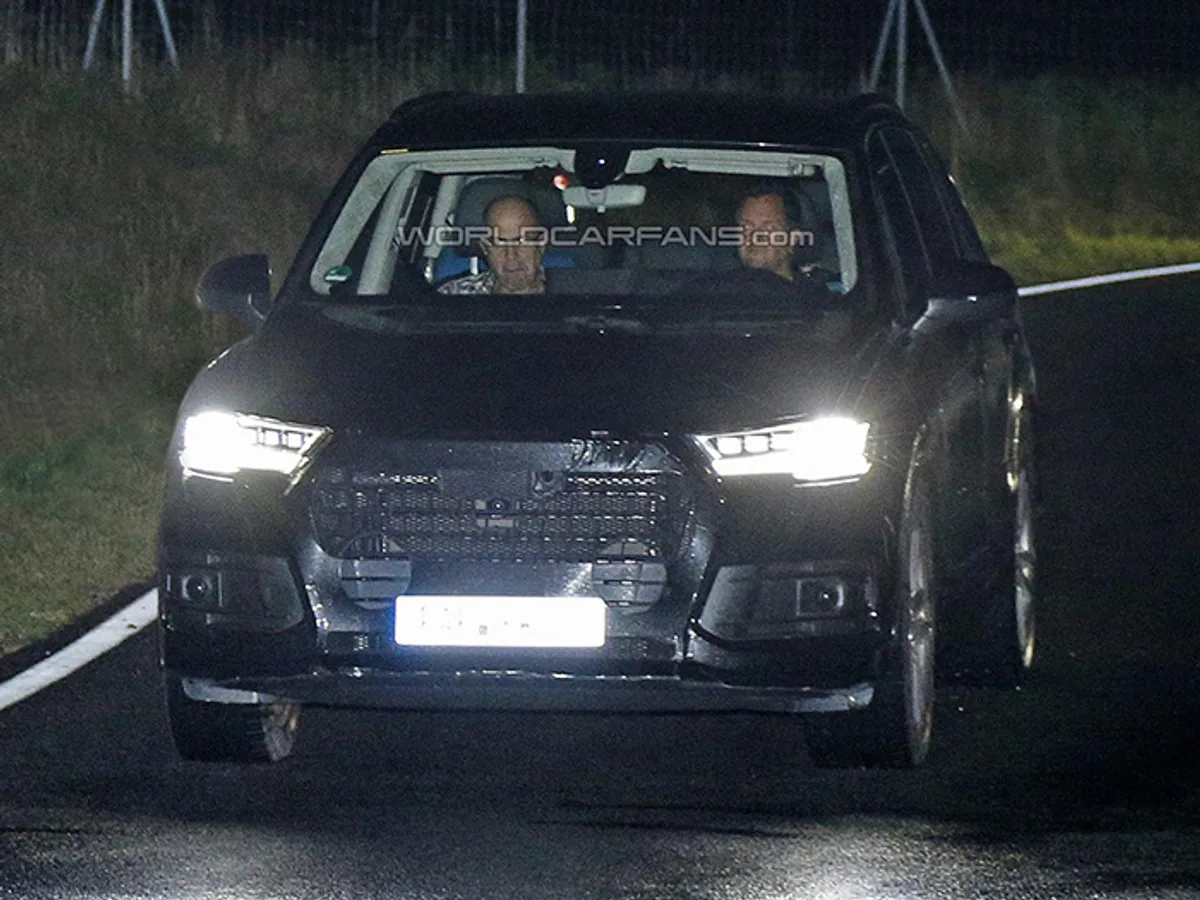 Гибридный Audi Q7 покажут в следующем году