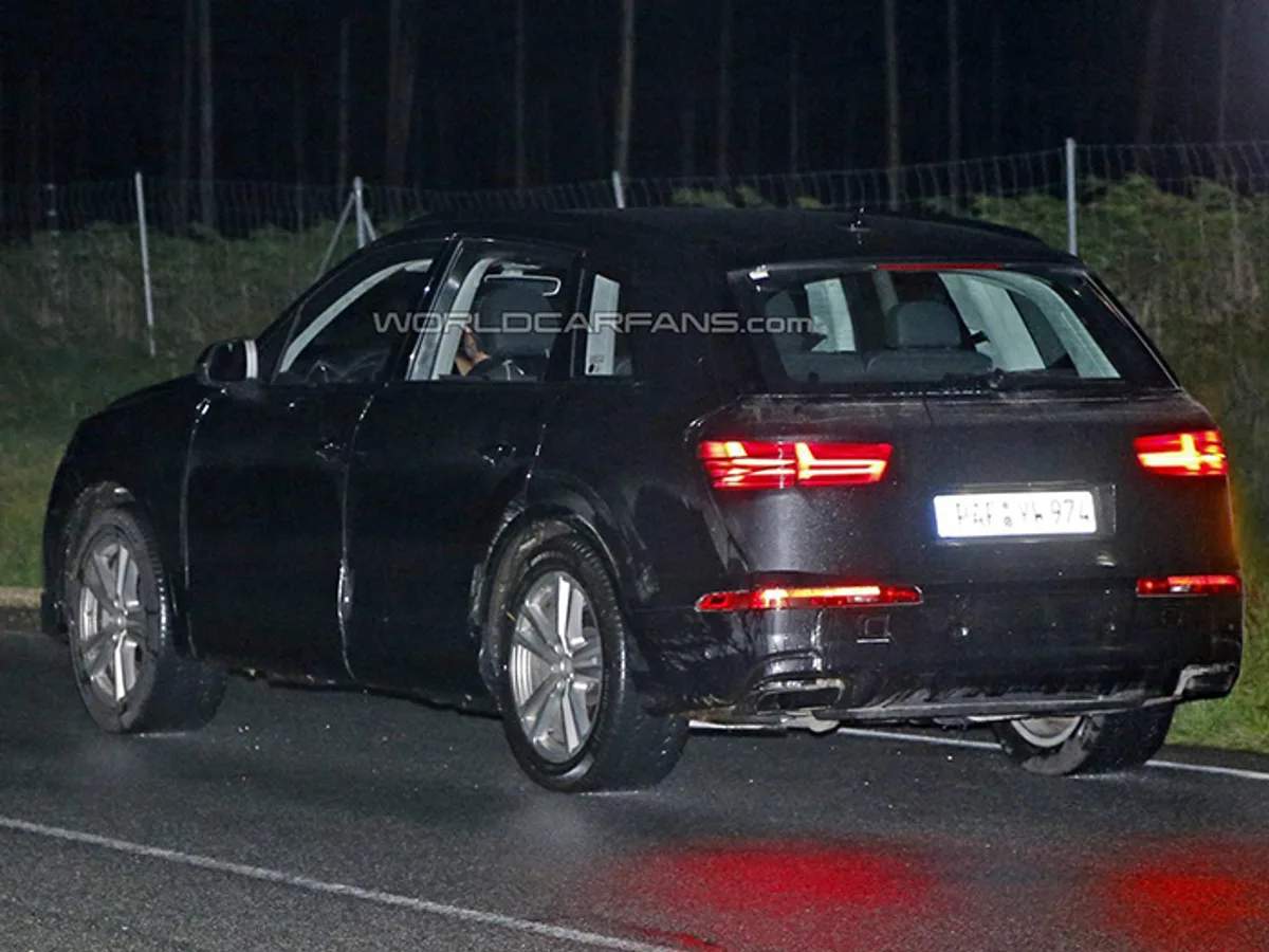 Гибридный Audi Q7 покажут в следующем году