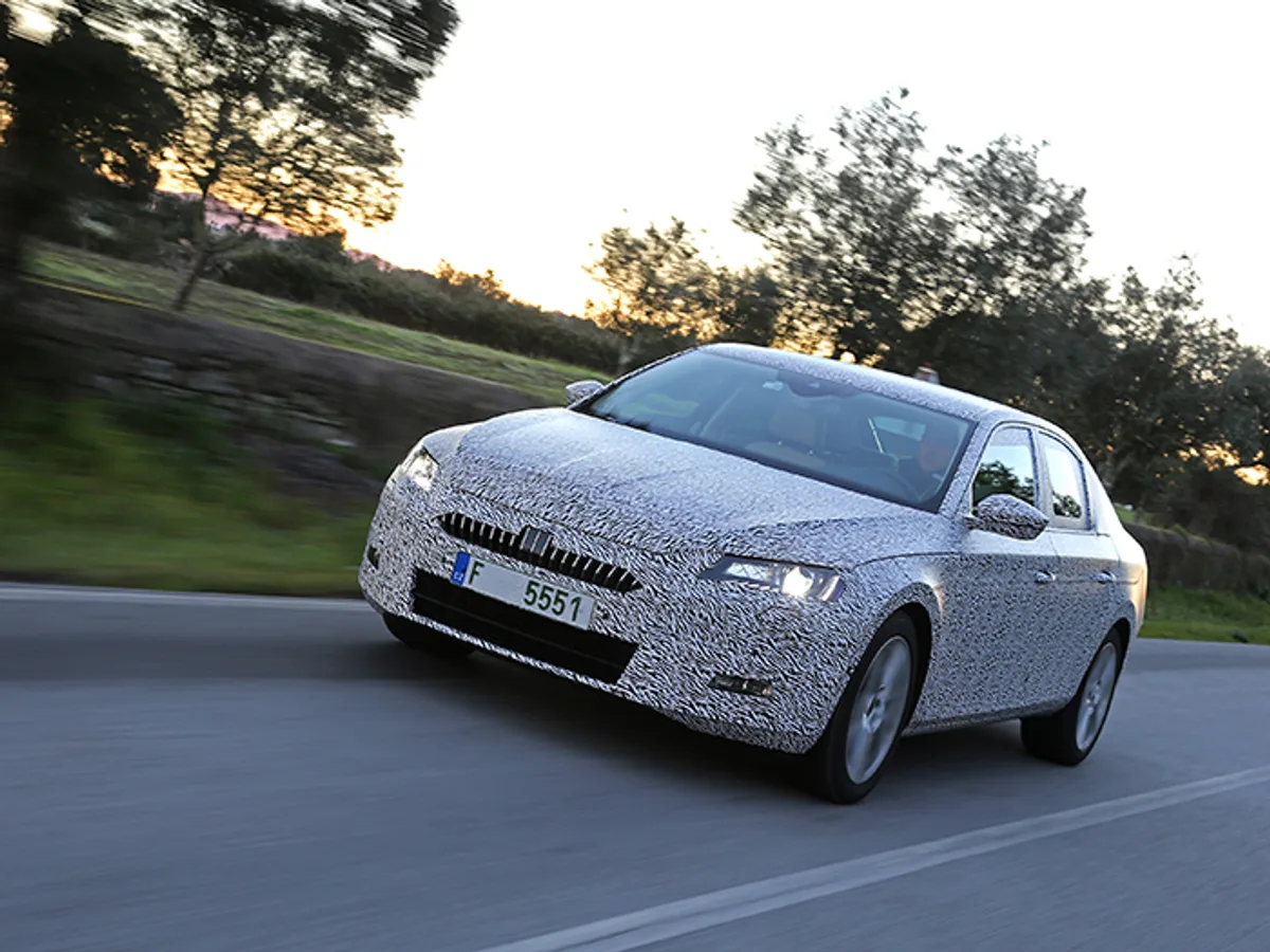 Skoda Superb 002-11-12-2014.jpg Новая Skoda Superb: первые официальные фото