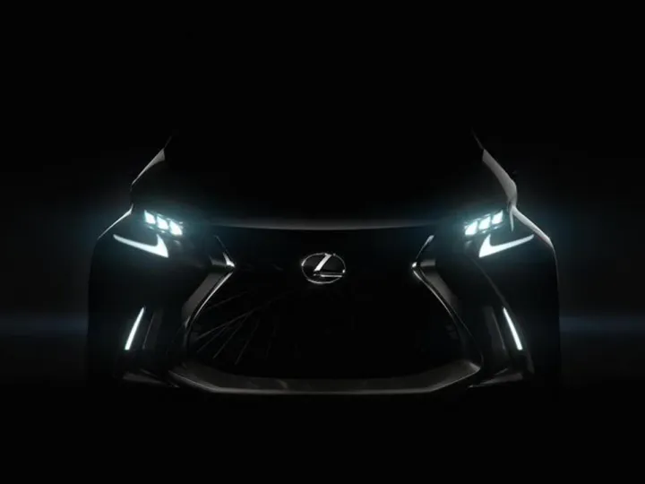 Компактная модель Lexus: первое изображение