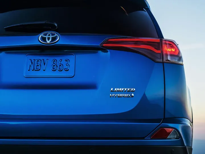 Toyota RAV4 получит гибридную версию