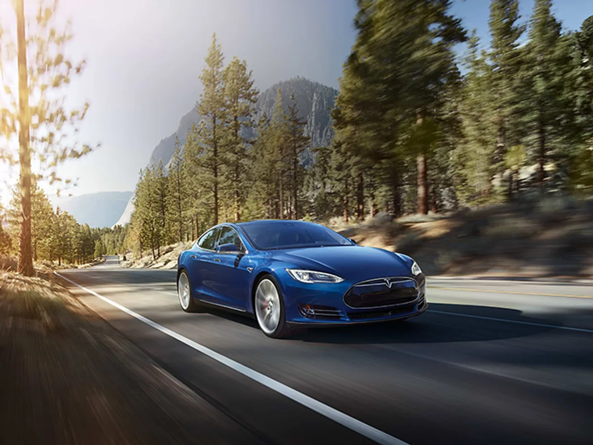 Tesla представила новую модификацию Model S